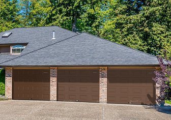 Секционные гаражные ворота Doorhan серия rsd01 biw (2400х2500)